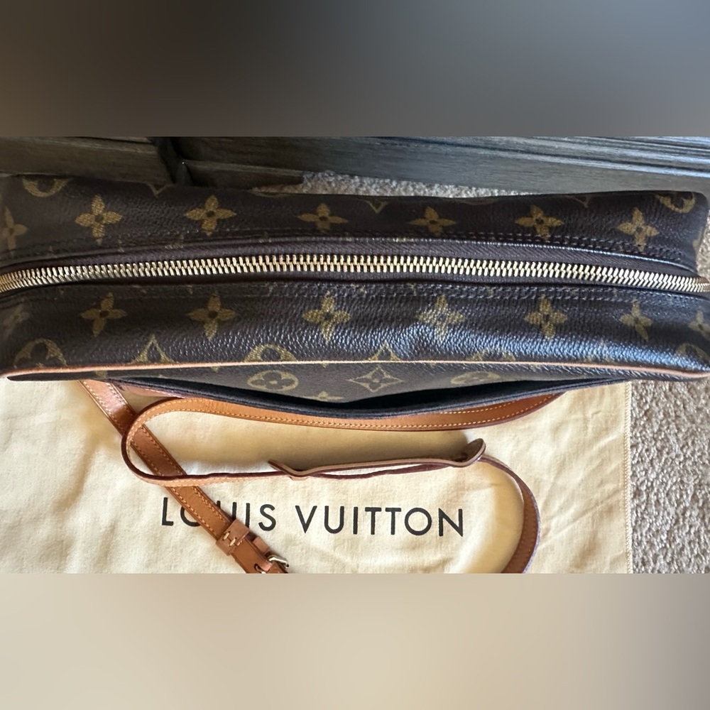 Louis Vuitton Monogram Trocadero
GM (30) Crossbody - Picture 10 of 12